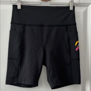 Peloton Size M Logo Biker Shorts with Side Pockets - Black